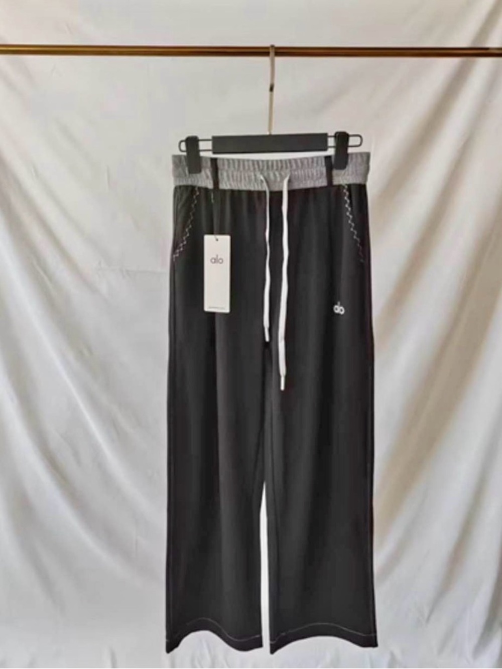 ALO Yoga Black Wide-Leg Sweatpants with Gray Contrast Waistband